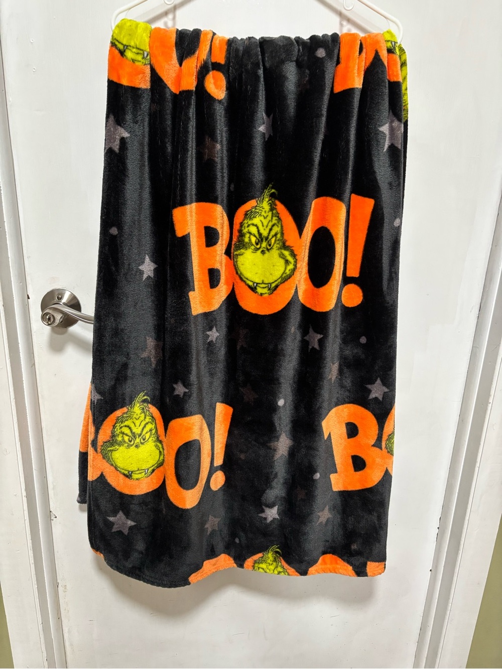 Pre Owned Halloween Grinch Boo Soft Plush Throw Blanket 50” x 70”